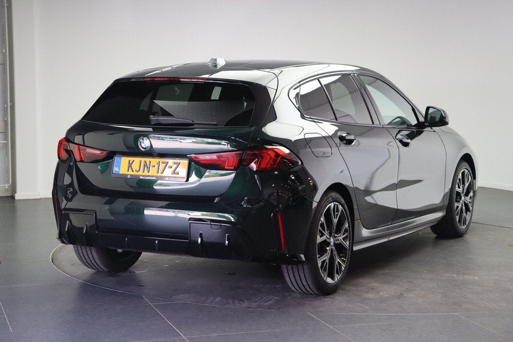 BMW 1 Serie 120 M Sport Automaat / Sportstoelen / Comfort Ac, Auto's, BMW, Stoelverwarming, Euro 6, 156 pk, Met garantie (alle)