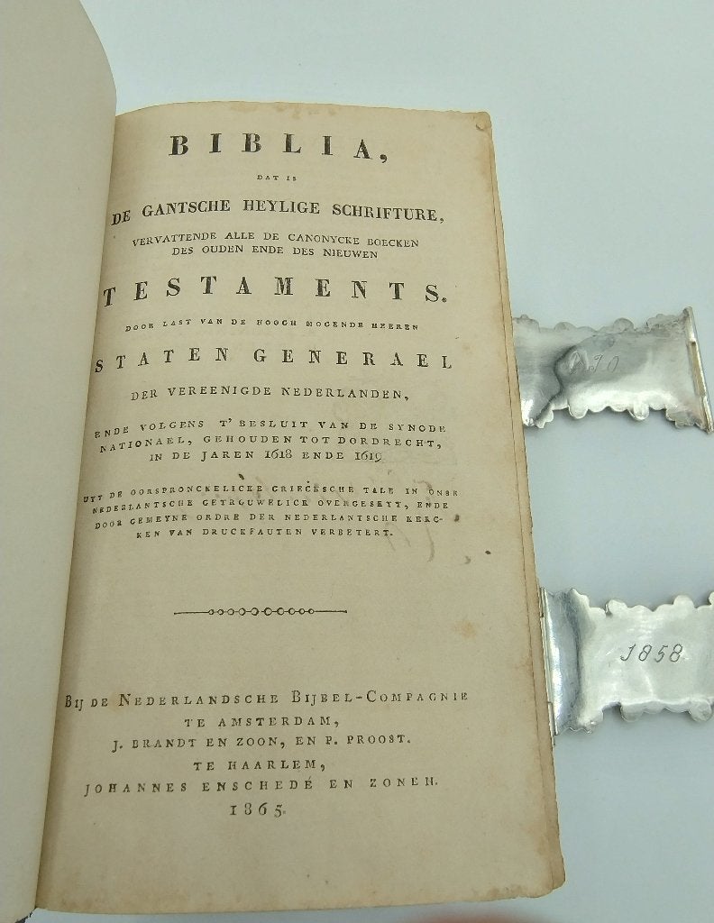 Bijbel met zilveren sloten, Gebr. J. en D. Veenstra, 1857, Antiek en Kunst, Antiek | Boeken en Bijbels, Verzenden, Bijbel