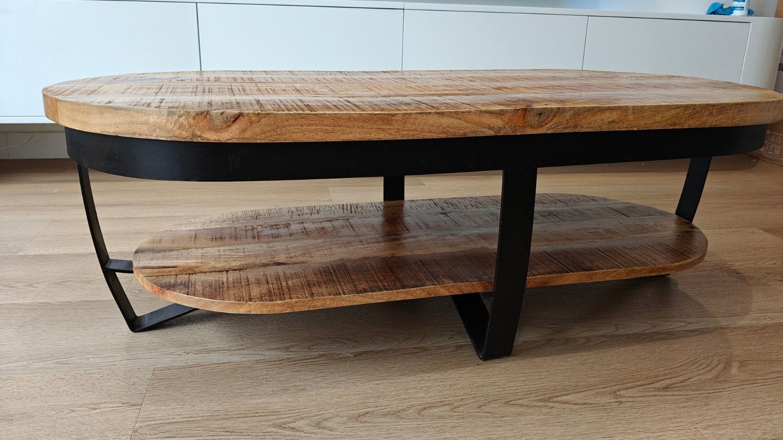 Ovale salontafel Paras - mangohout met stalen onderstel, Huis en Inrichting, Gebruikt, 100 tot 150 cm, 50 tot 100 cm, 5 – 50