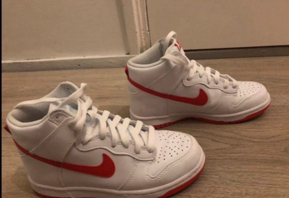 Nike Dunk High sneakers wit/rood - Maat 36,5, Ophalen of Verzenden, Gedragen, Wit, Sneakers of Gympen