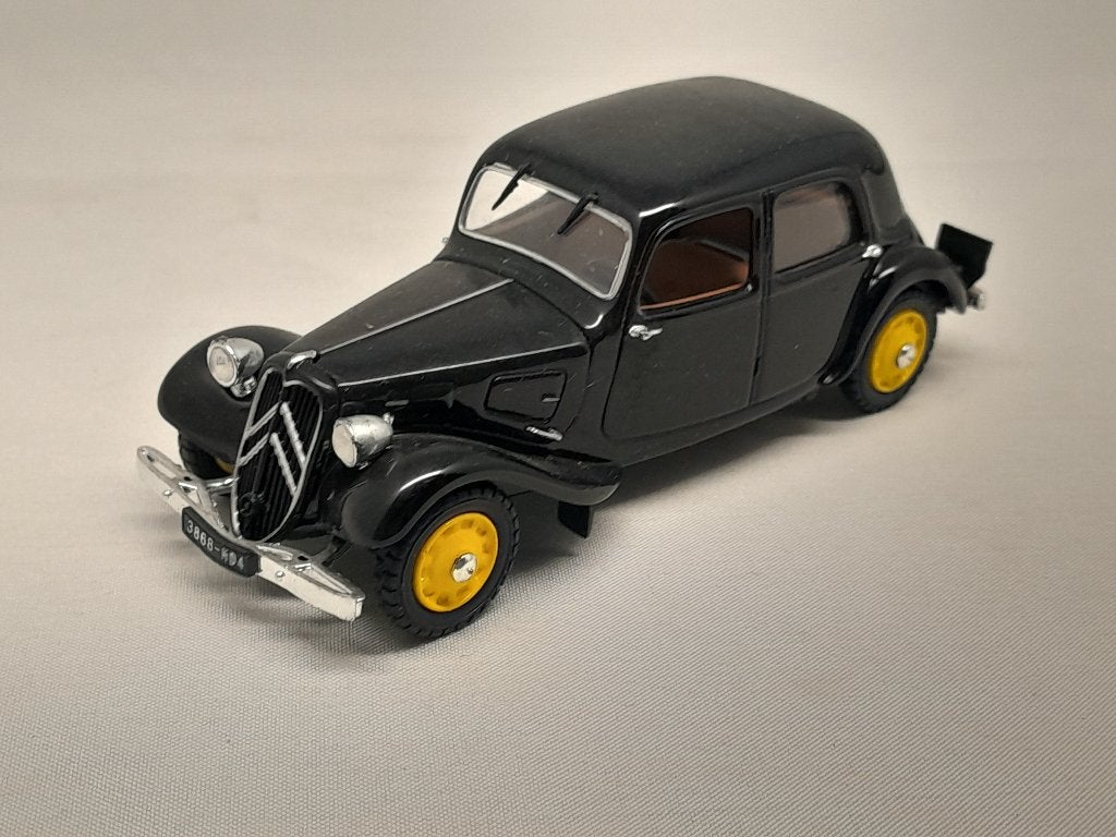 Citroën Traction 11BL uit 1939; 1:43 van Universal Hobbies, Hobby en Vrije tijd, Ophalen of Verzenden, Zo goed als nieuw, Auto