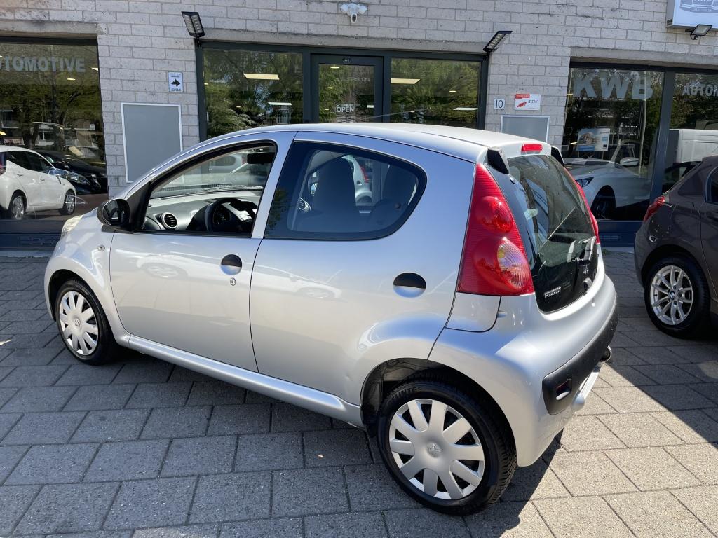 Peugeot 107 1.0-12V 5Deurs Weinig kilometers (bj 2008), Gebruikt, 4 stoelen, 68 pk, Bedrijf