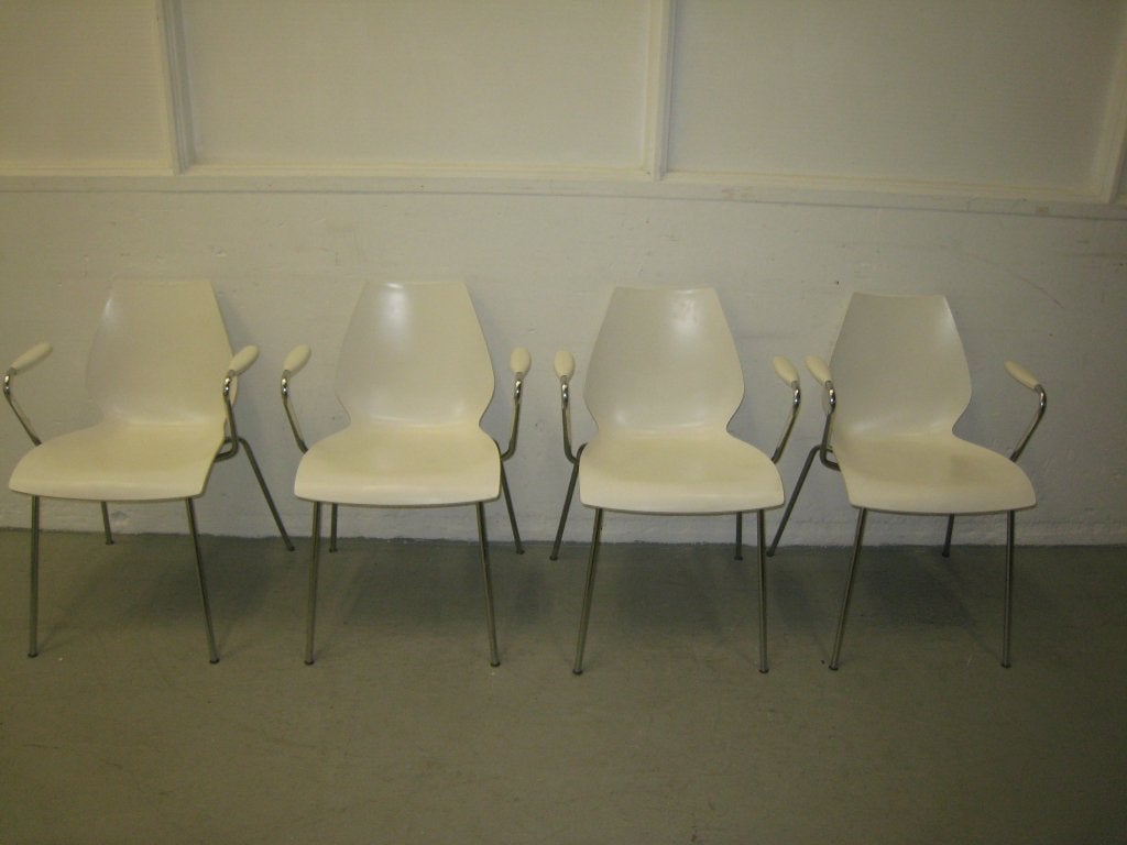 4 Kartell Maui armstoelen, ontwerp Vico Magistretti, Huis en Inrichting, Niet ingevuld, Gebruikt, Niet ingevuld, Niet ingevuld