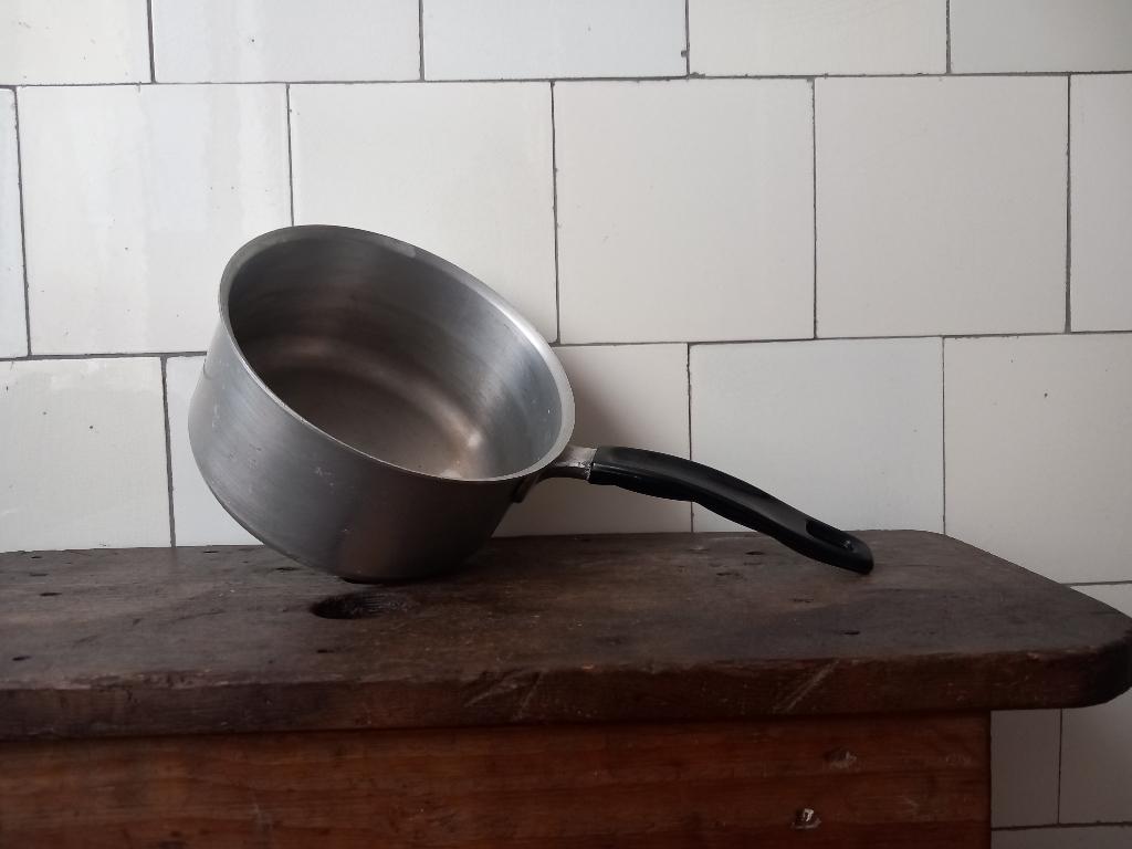 vintage antiek aluminium steel pannetje zwart greep bakeliet, Antiek en Kunst, Ophalen