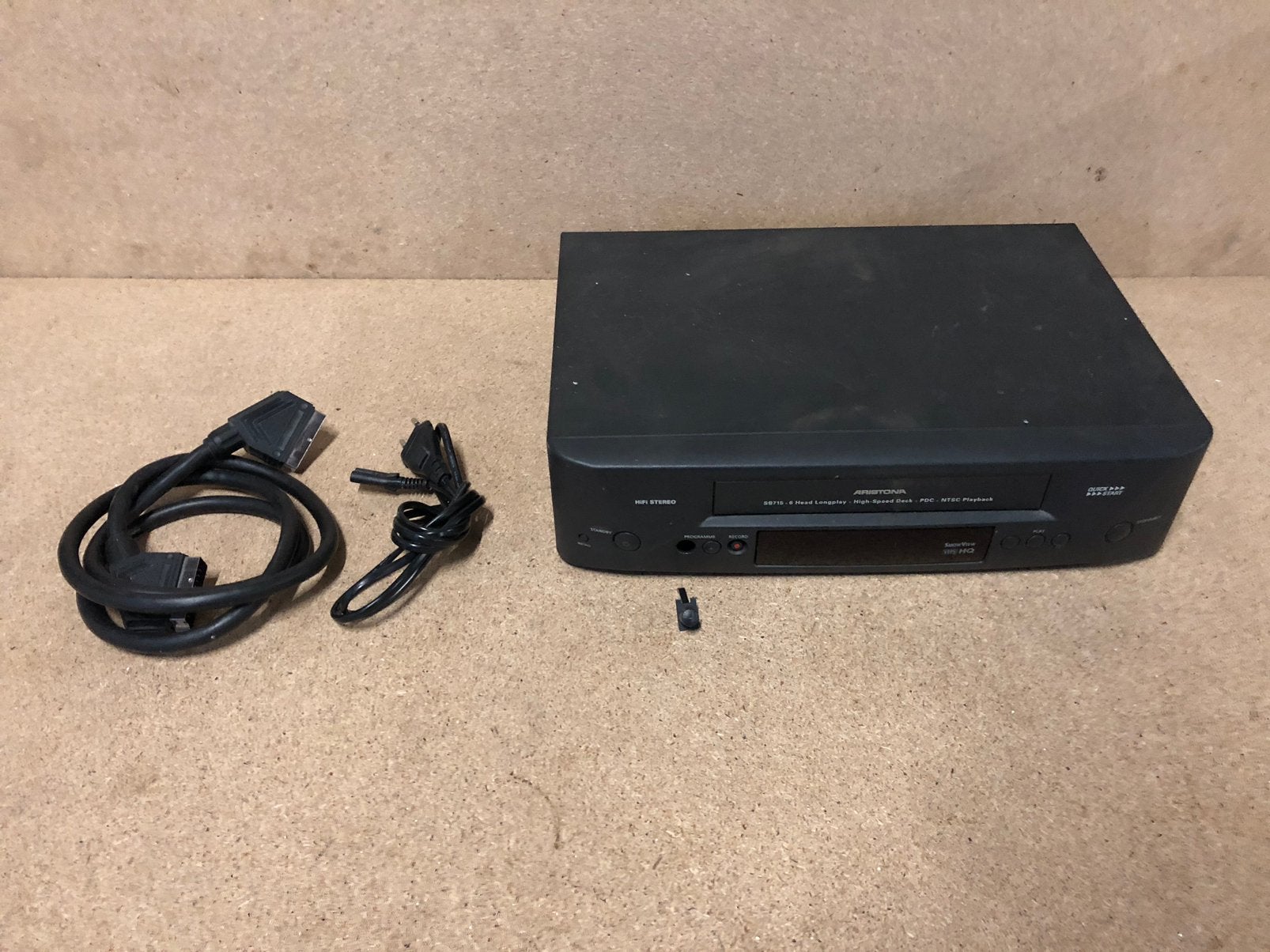 Aristona SB715 video recorder, Ophalen of Verzenden, Gebruikt, VHS-speler of -recorder