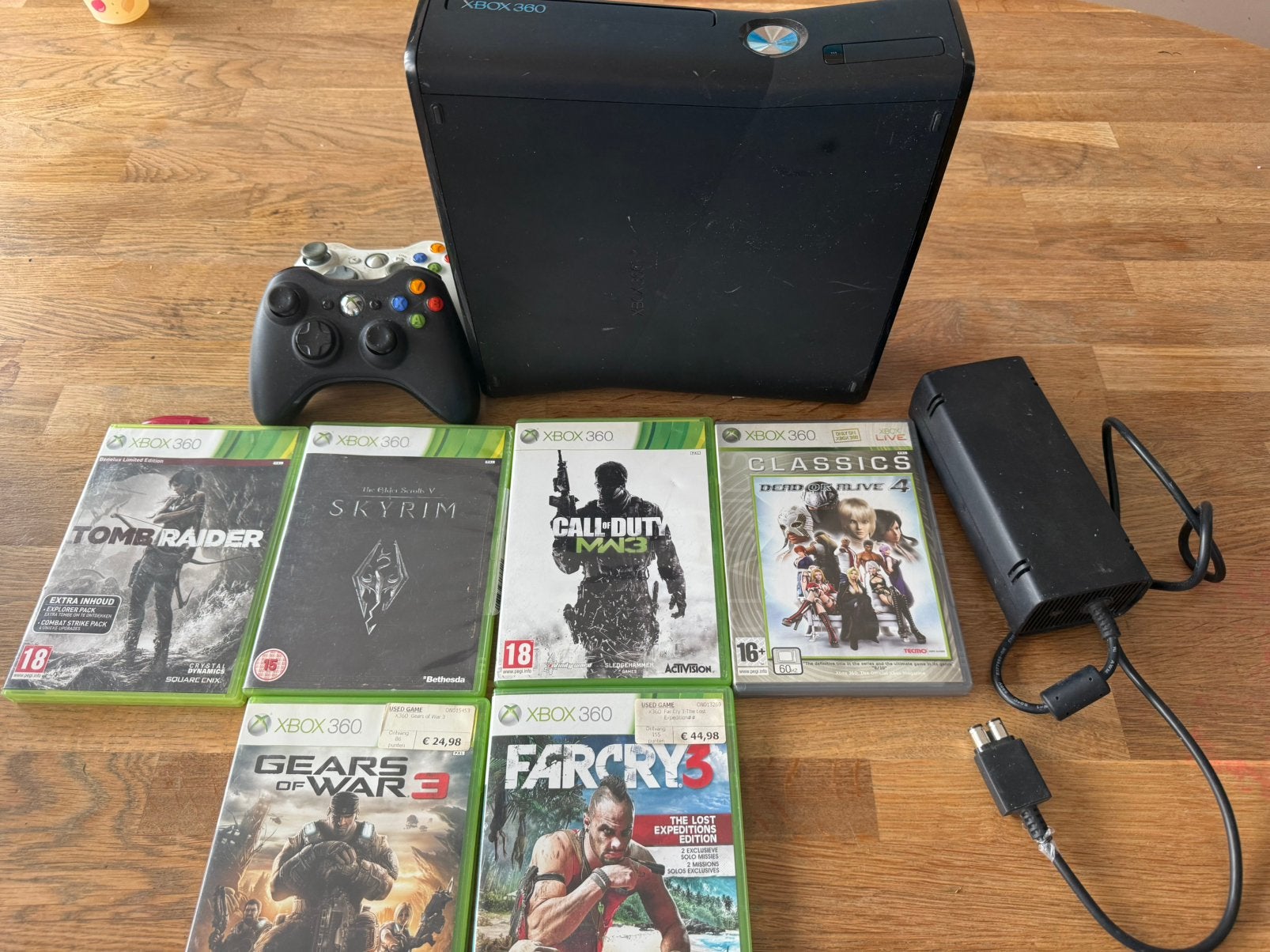 Xbox 360 werkend met spellen en controllers, Ophalen of Verzenden, Zo goed als nieuw, 250 GB, Met 2 controllers