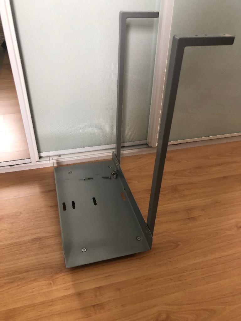 IKEA Summera CPU-houder voor desktop, Huis en Inrichting, Kasten | Computermeubels, Ophalen, Gebruikt, 70 tot 120 cm, Metaal