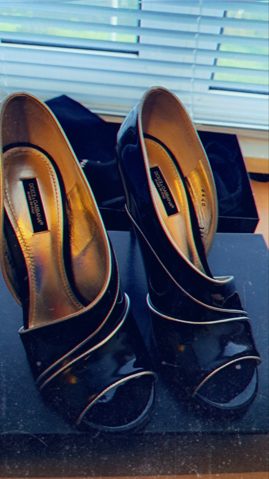 Dolce & Gabbana Zwarte Lakleren Peep-Toe Pumps, Ophalen, Dolce & Gabbana, Pumps, Zwart
