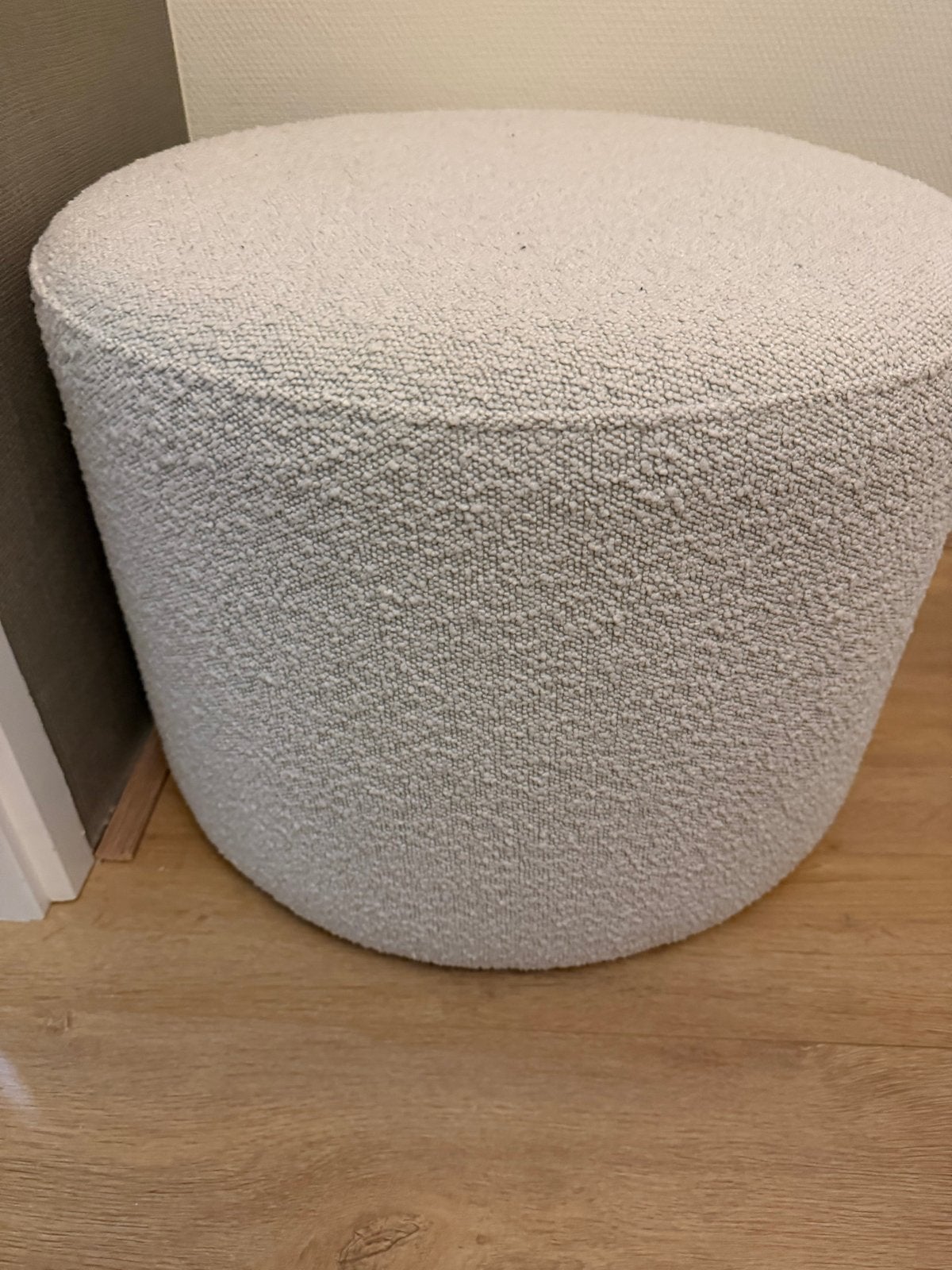 Stijlvolle Hocker Bouclé Stof - Crème/Wit, Ophalen, Minder dan 50 cm, Rond, Zo goed als nieuw