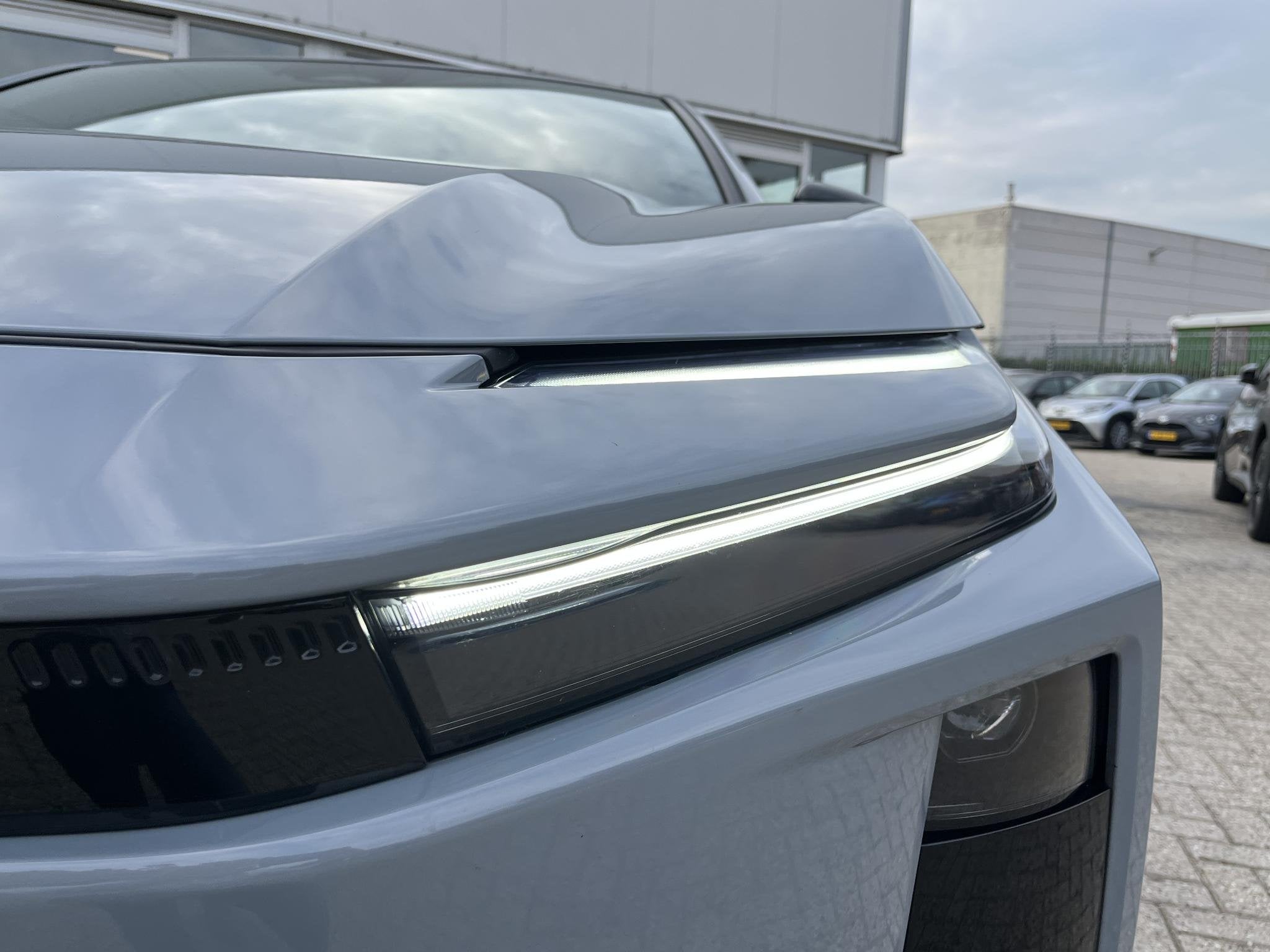 Toyota C-HR+ First Edition 77 kWh l 20 inch velgen l elektri, Gebruikt, 607 km, Leder en Stof, Origineel Nederlands