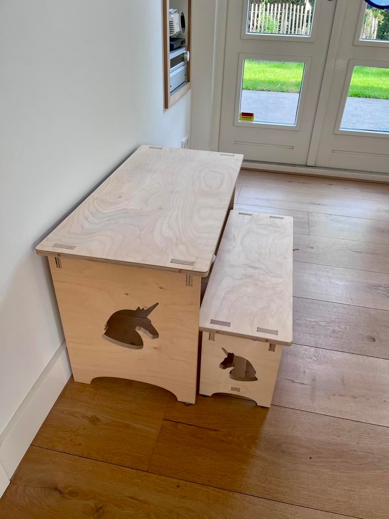 Mooie houten tafel met bankje van Kids Kabinet, Ophalen, Zo goed als nieuw, Tafel(s) en Stoel(en)