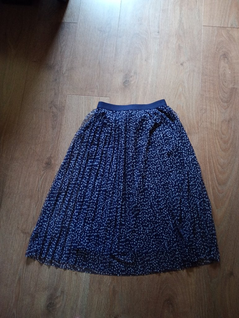 Nieuwe Donkerblauwe plooirok met stippen mt 158, Meisje, Nieuw, Ophalen of Verzenden, Jurk of Rok
