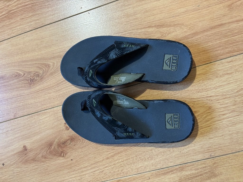 Slippers merk reef, Zwart, Zo goed als nieuw, Ophalen, Slippers