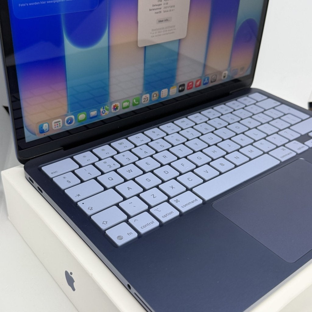 MacBook Neo 512GB indigo touchID /ongebruikt + 12 maanden ga, Apple, Zo goed als nieuw, Support@apple.com, Apple Park Way, Cupertino, California