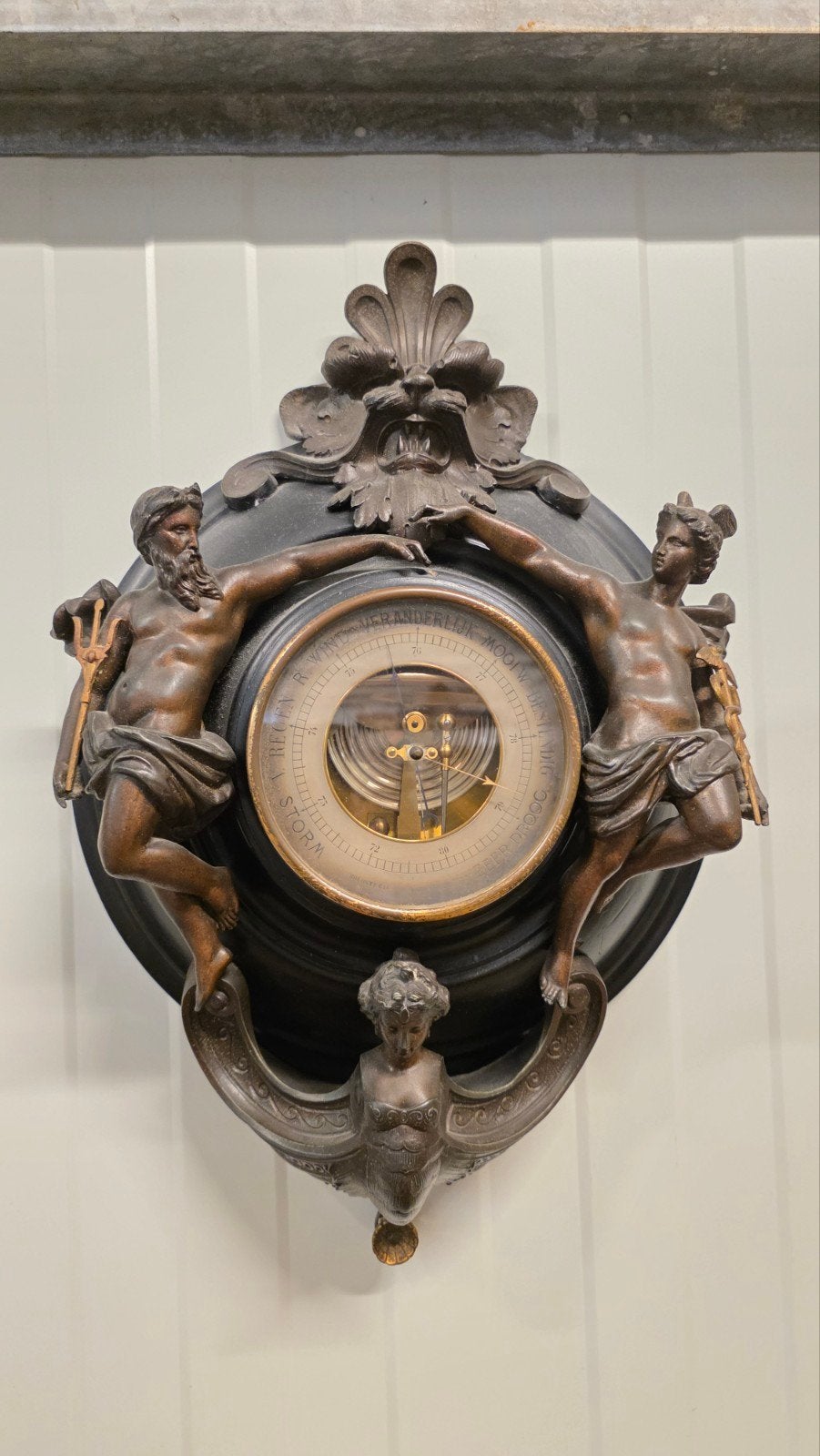 Grote antieke figurale barometer