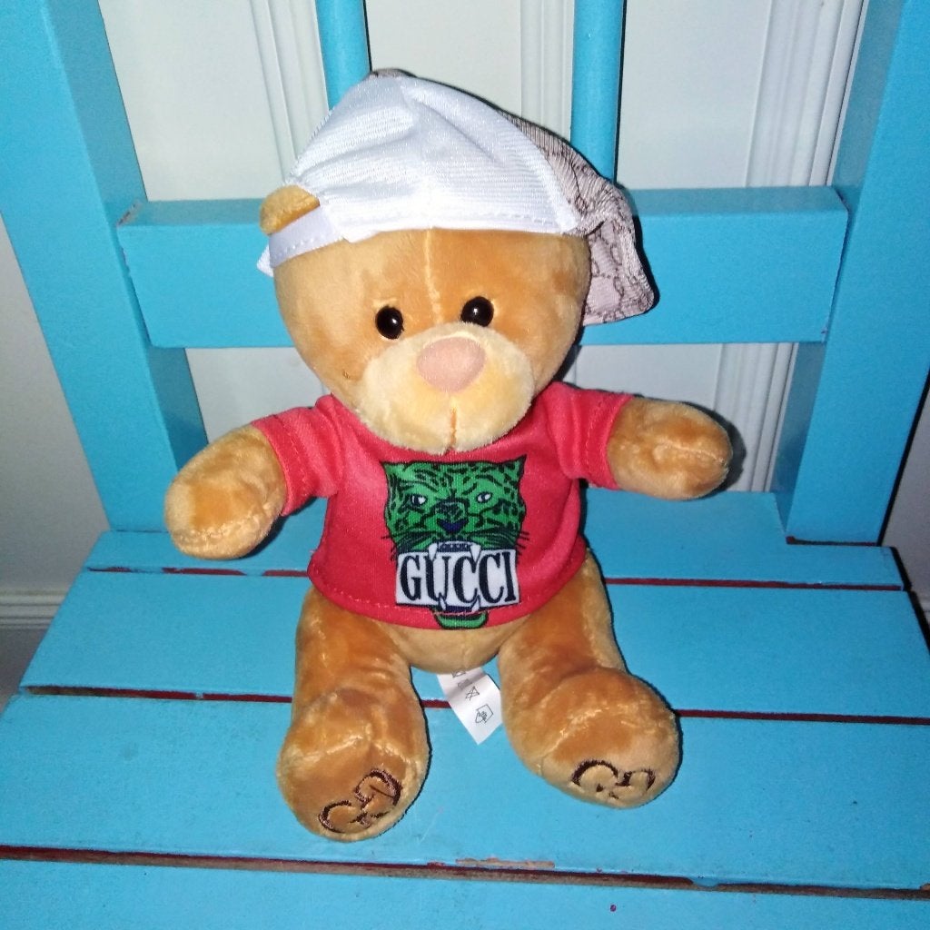 Lief Gucci knuffel beertje met shirt en pet, Ophalen, Gebruikt, Beer, Klein (minder dan 20 cm)