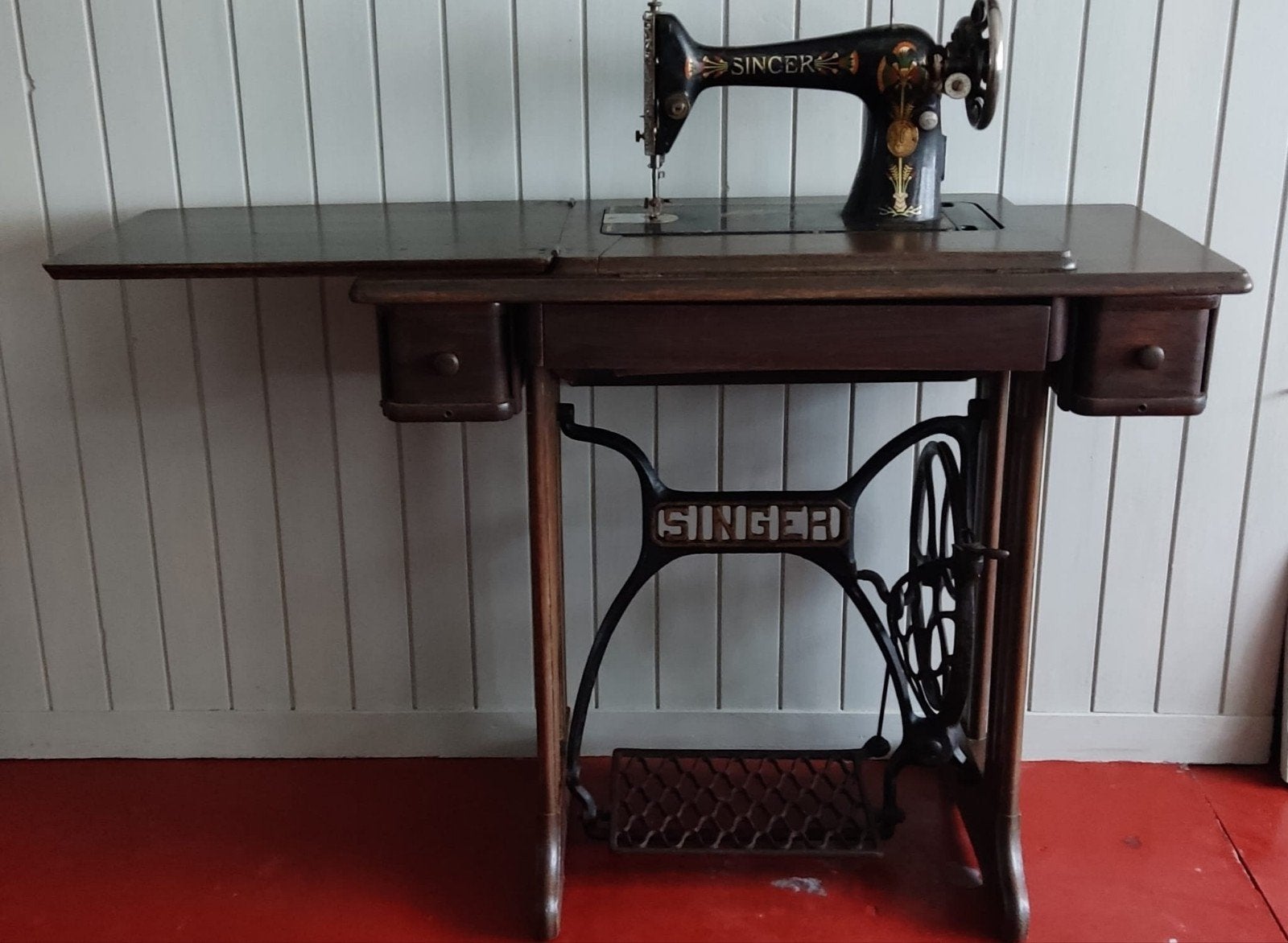 Antieke Singer naaimachine, Ophalen