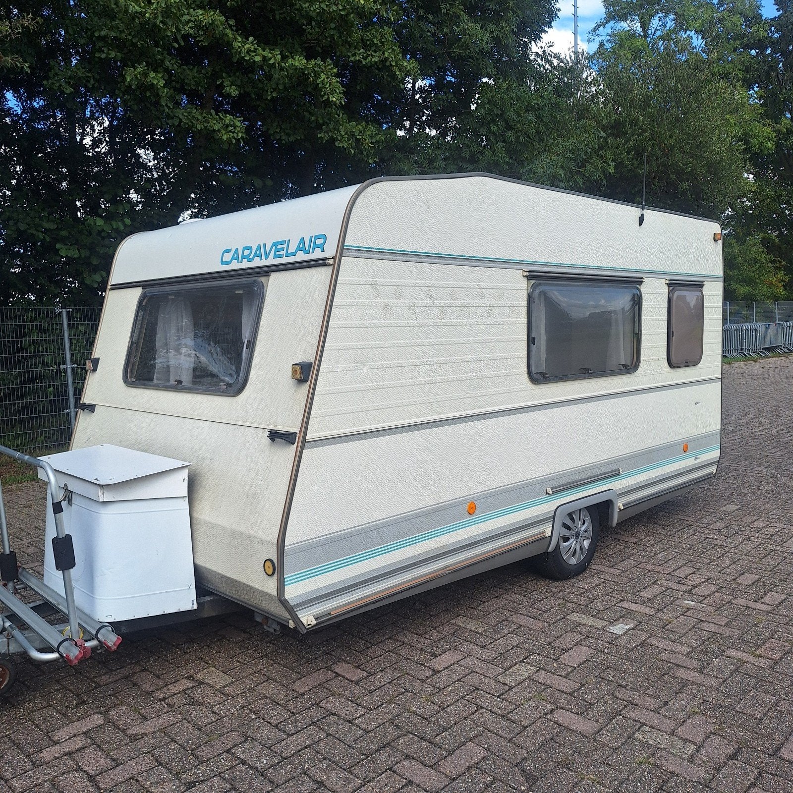 Caravelair Bamba 420, Voortent+luifel, Fietsenrek, Project, Caravans en Kamperen, Bedrijf, Treinzit, Schokbreker, 4 tot 5 meter