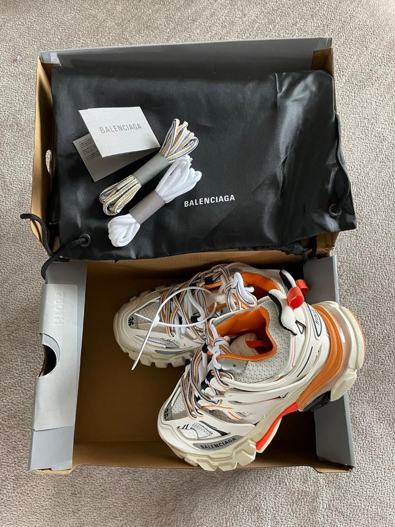 Balenciaga track orange/white maat 43 voorraad af te halen, Kleding | Heren, Schoenen, Wit, Nieuw, Ophalen of Verzenden, Sneakers of Gympen