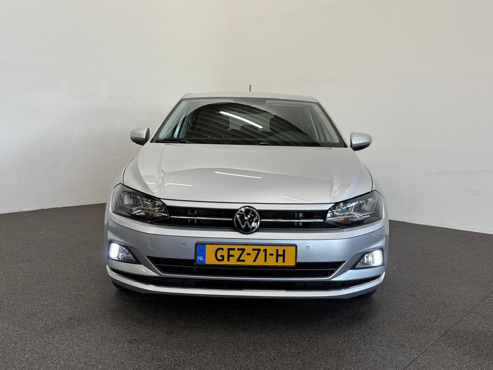 Volkswagen Polo 1.0 TSI 110pk DSG Highline Navigatie Apple C, Auto's, Stof, Gebruikt, Bedrijf, 600 kg