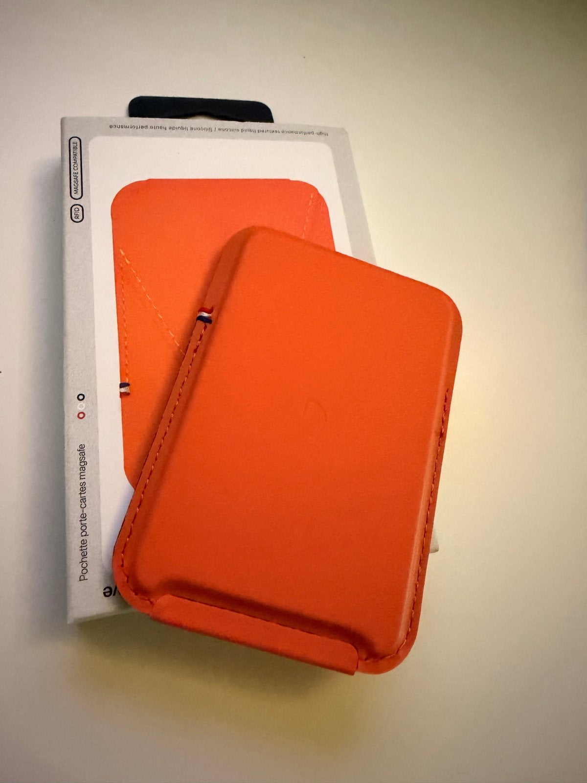 Decoded MagSafe Wallet Oranje - WK Voetbal Ready - Nieuw!, MagSafe, Oranje, Kaarthouder, Overige merken