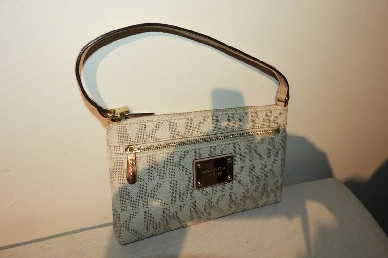 Michael Kors handtasje merk print merk print label erop, Sieraden, Tassen en Uiterlijk, Verzenden, Zo goed als nieuw, Overige kleuren