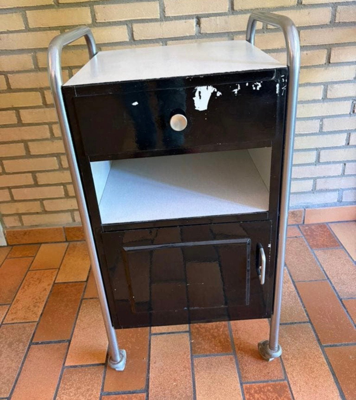 Vintage industriele zwart mobiel medisch nachtkastje.707, Ophalen, Gebruikt, Minder dan 45 cm, Metaal of Aluminium
