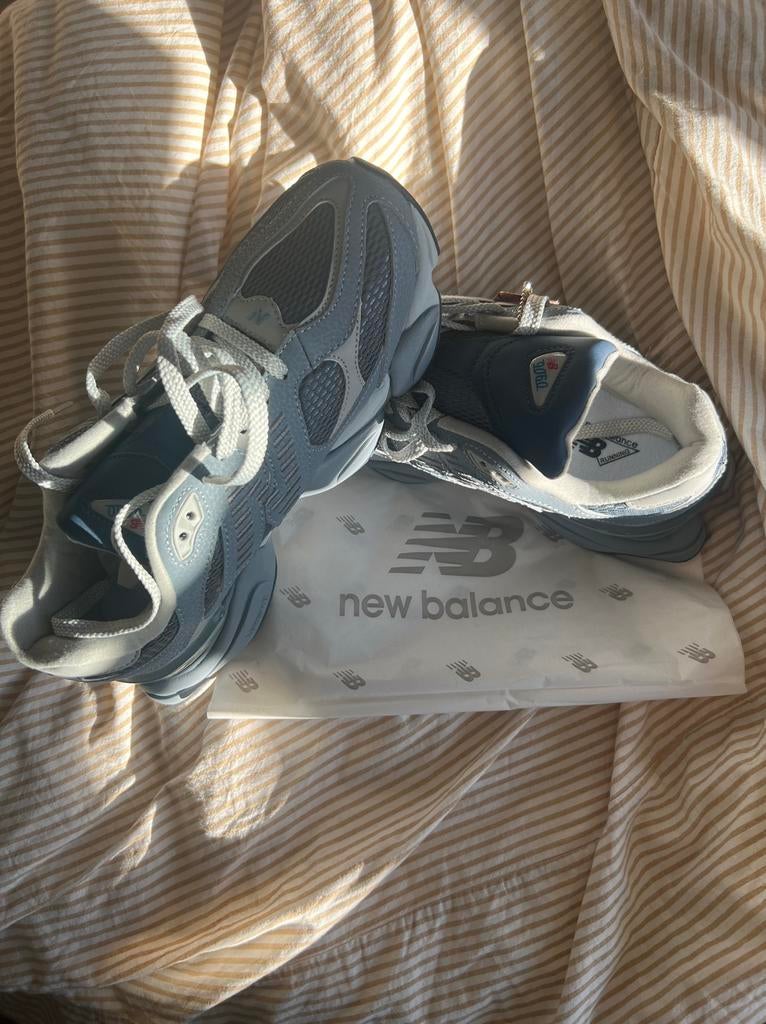 New Balance 9060 blauw, Ophalen of Verzenden, Zo goed als nieuw, Blauw, Sneakers of Gympen