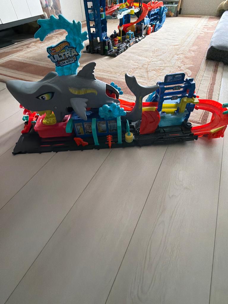 Hot Wheels City Haaienaanval in de autowasserette, Racebaan, Ophalen of Verzenden, Zo goed als nieuw, Hot Wheels