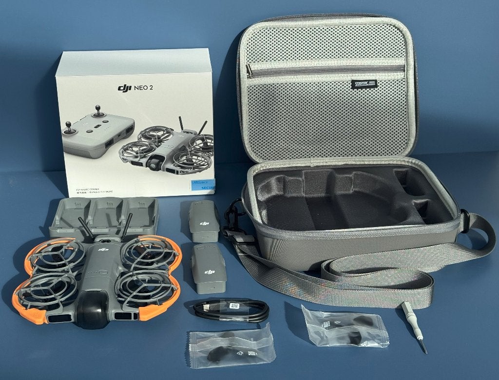 DJI Neo 2 Fly More Combo + tas en propguards (zonder RC N3), Extra accu('s), Cameradrone, Ophalen of Verzenden, Zo goed als nieuw