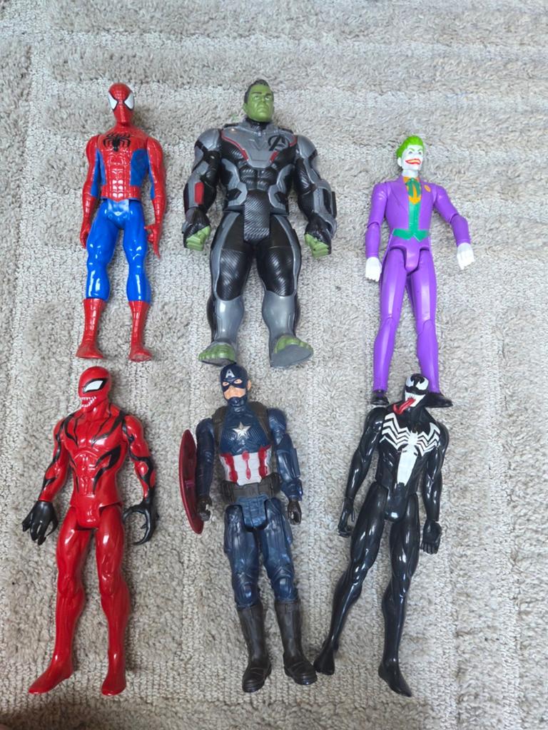 8 Superhelden Poppen 30cm - Spiderman, Venom, Hulk, Joker, Kinderen en Baby's, Speelgoed | Actiefiguren, Ophalen of Verzenden