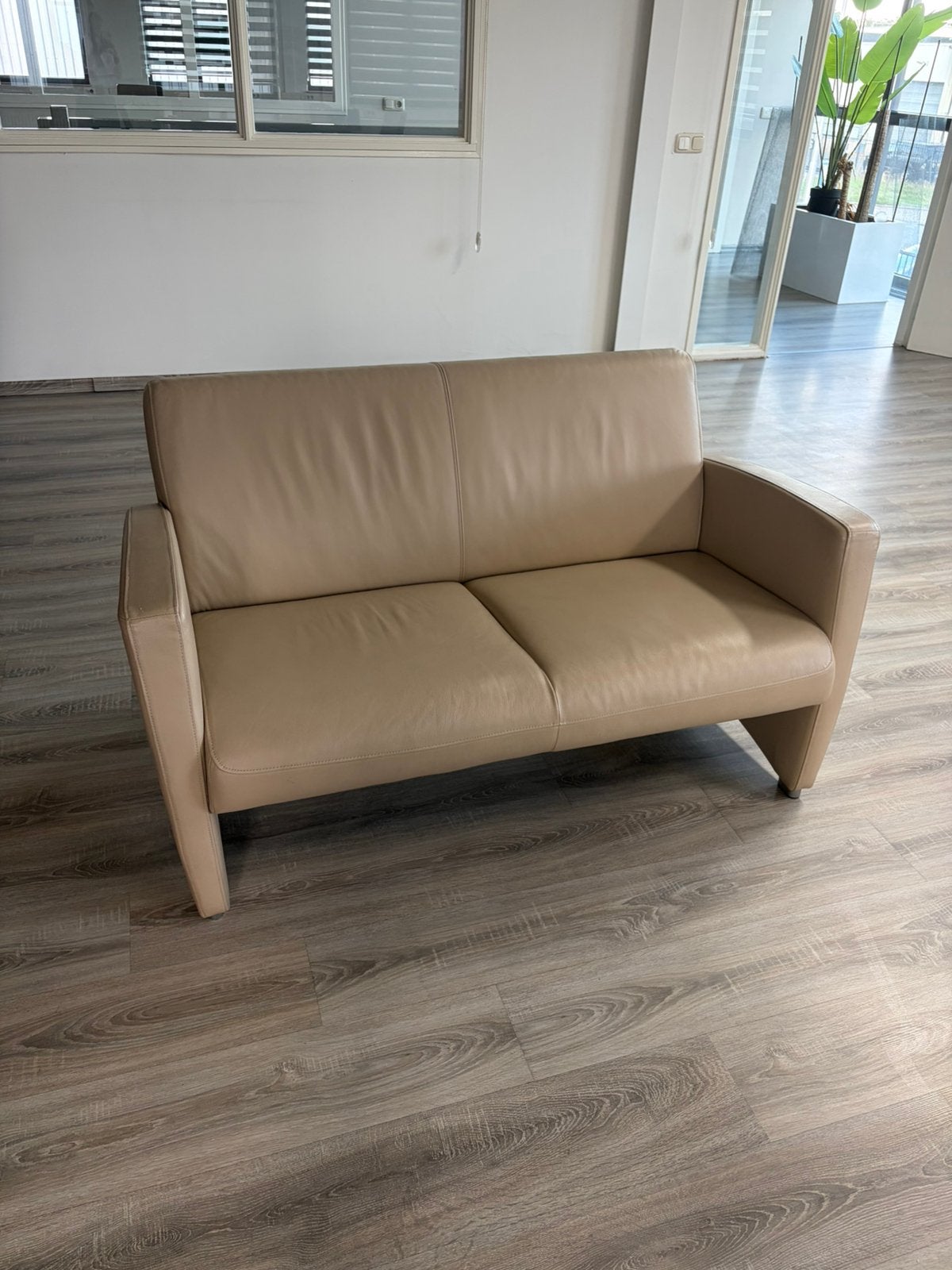 Leren bank 2-zits, beige/crème, Ophalen, 150 tot 200 cm, Tweepersoons, Zo goed als nieuw