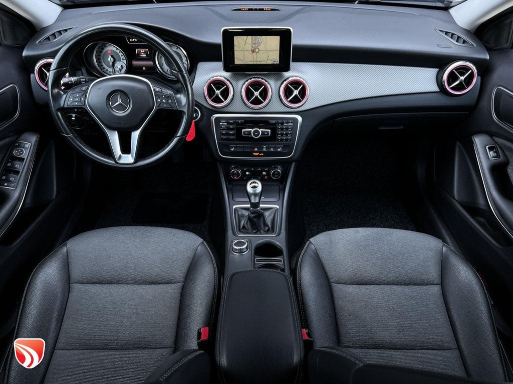 Mercedes-Benz GLA-klasse 180 122pk | Clima | Navigatie | Tre, Auto's, Mercedes-Benz, Voorwielaandrijving, Gebruikt, 4 cilinders