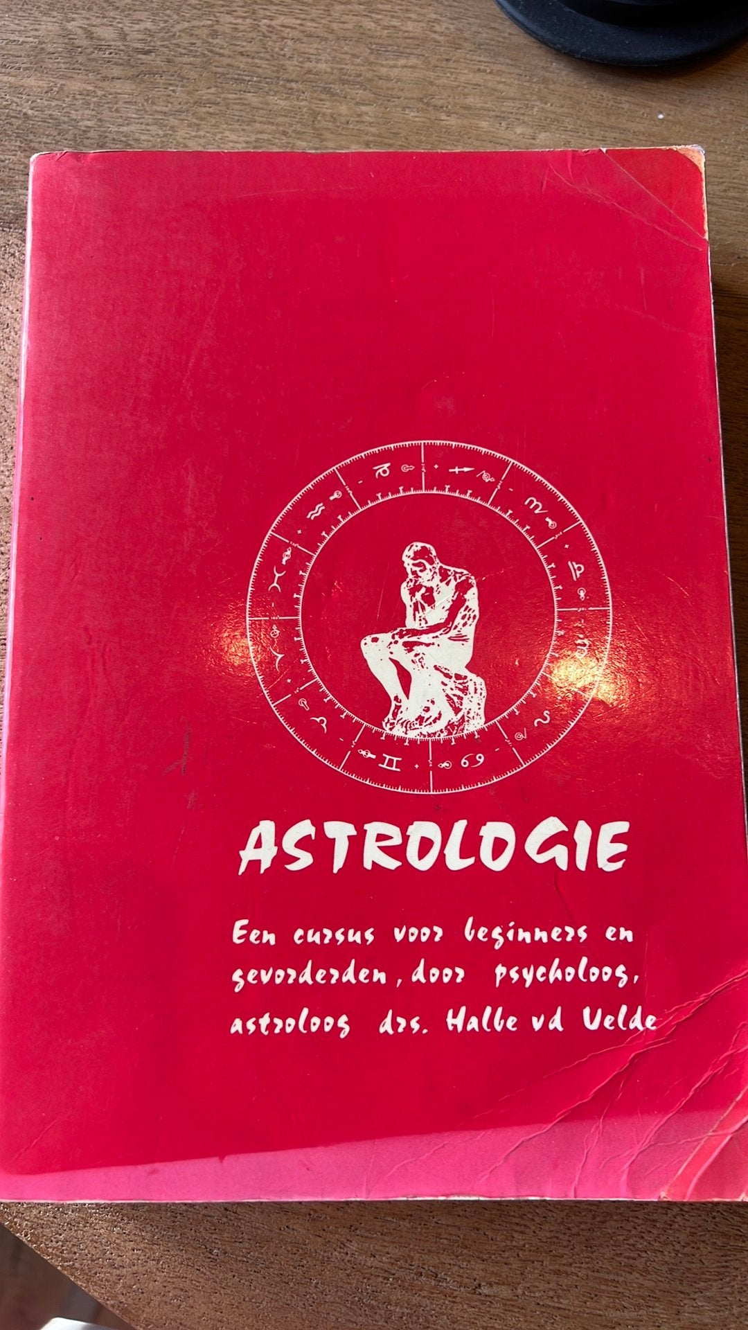 Astrologie. Een cursus vior beginners en gevorderden, Ophalen of Verzenden, Gelezen, Astrologie, Achtergrond en Informatie