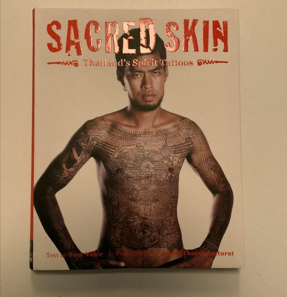 Sacred Skin: Thailand's Spirit Tattoos - Tattoo Boek, Ophalen of Verzenden, Zo goed als nieuw
