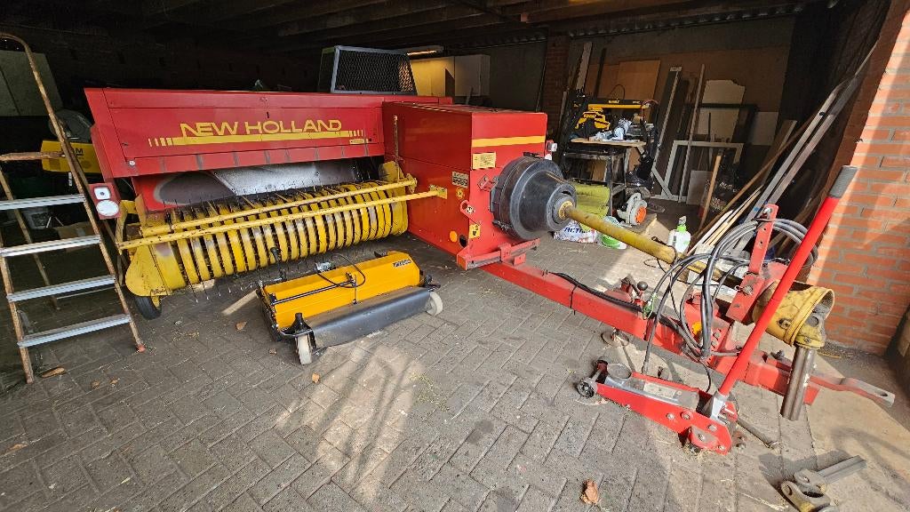 New holland 570 . niemeijer hr675-dh Lely 1500 en spuit, Ophalen, Overige, Oogstmachine