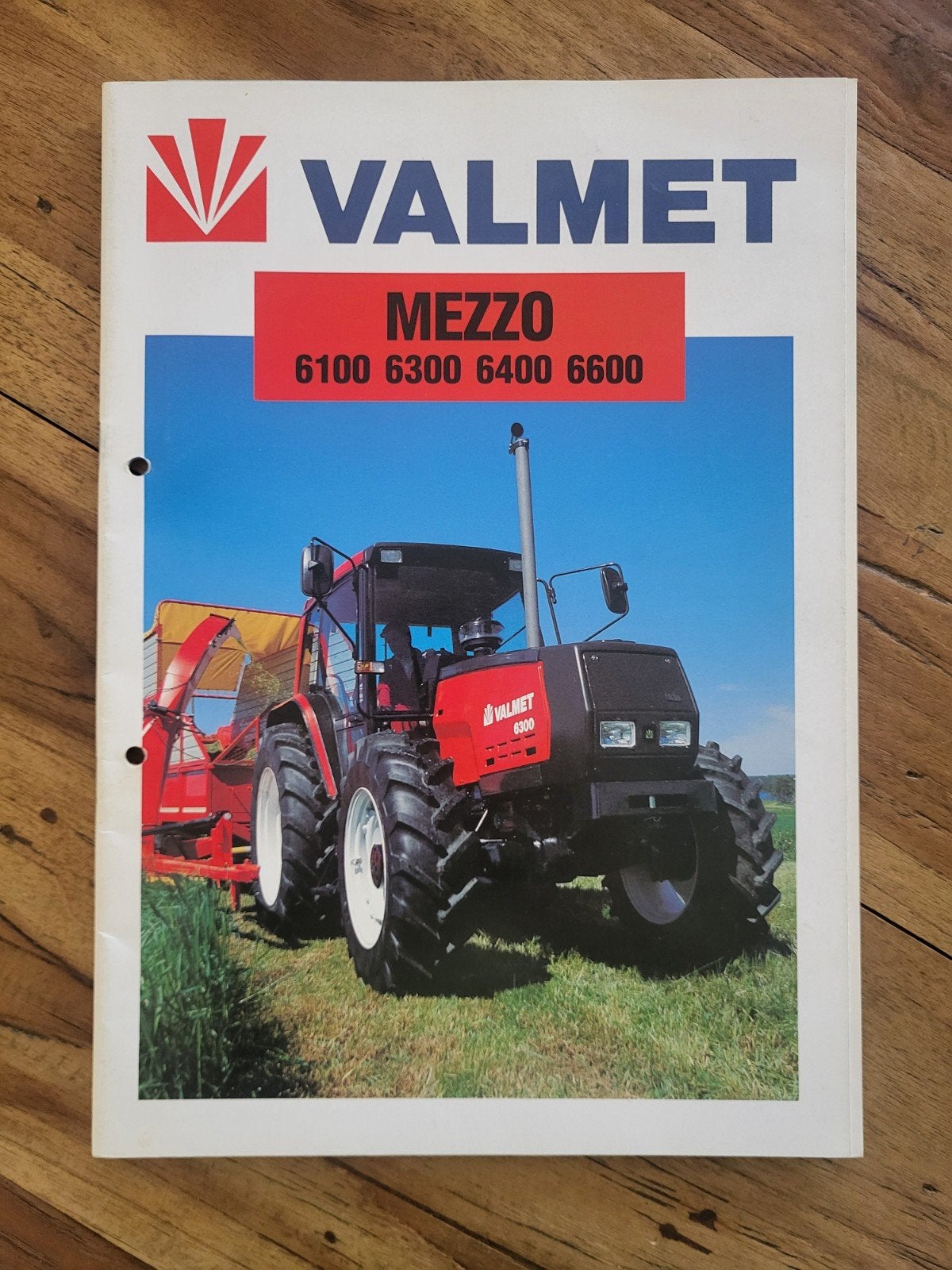 tractor folder Valmet MEZZO 6100 6300 6400 6600, Ophalen of Verzenden, Zo goed als nieuw
