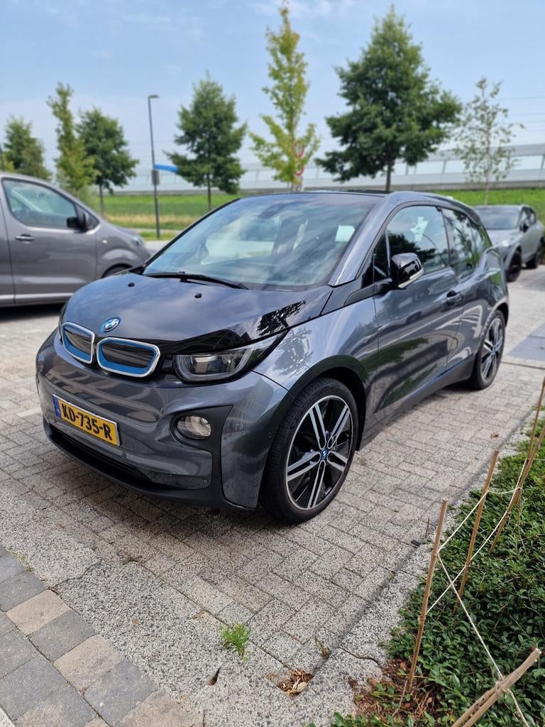 BMW i3 (94Ah) 33 kwh EV 2016 Grijs/Zwart, Auto's, BMW, Automaat, Achterwielaandrijving, 4 stoelen, 43 €/maand