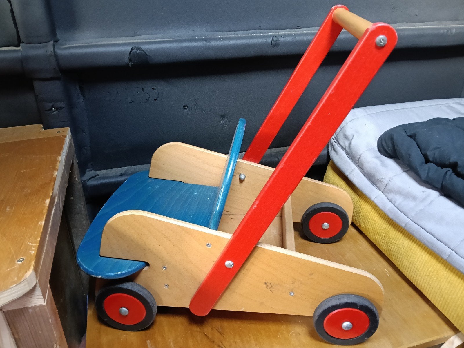 Leuke houten poppenwagen., Ophalen, Gebruikt, Duw- of Trekspeelgoed
