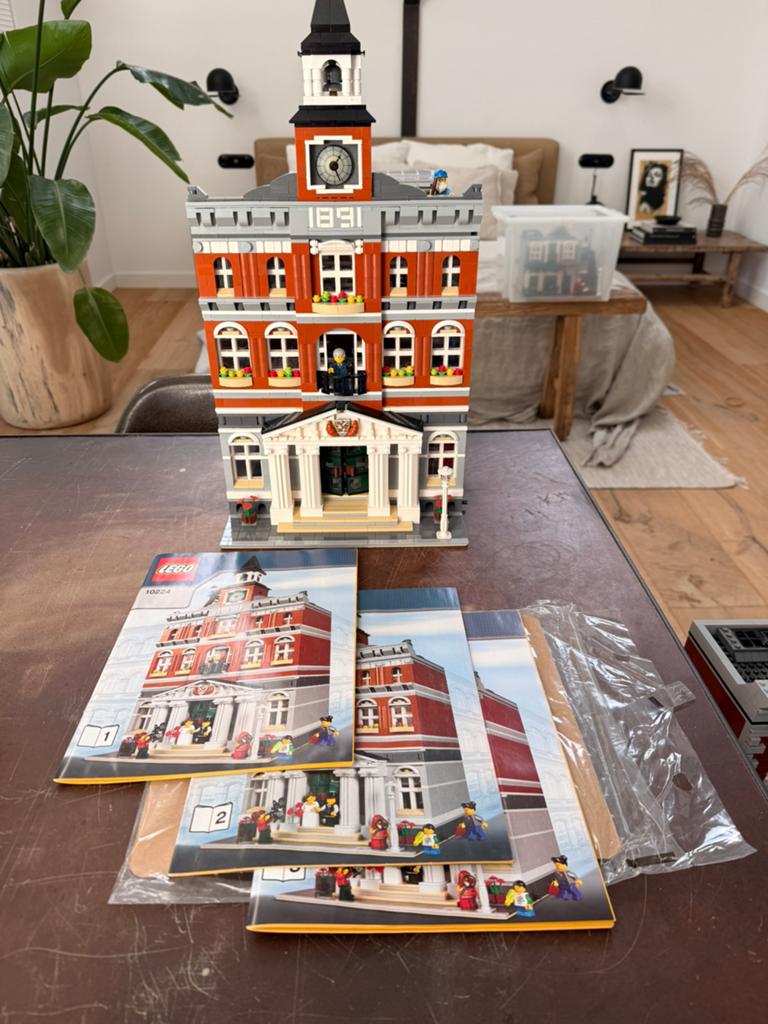 Lego Creator Expert 10224 Stadhuis met instructies, Gebruikt, Lego, Ophalen of Verzenden, Compleet