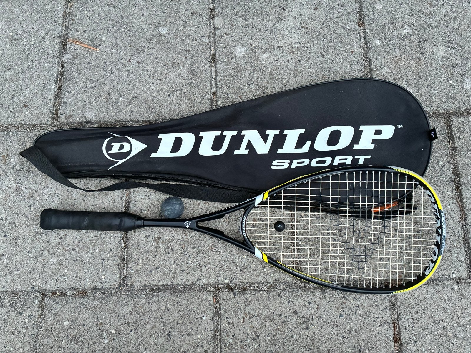 Dunlop Blackstorm Graphite Squash Racket met hoes, Sport en Fitness, Squash, Ophalen, Gebruikt, Racket, Met hoes