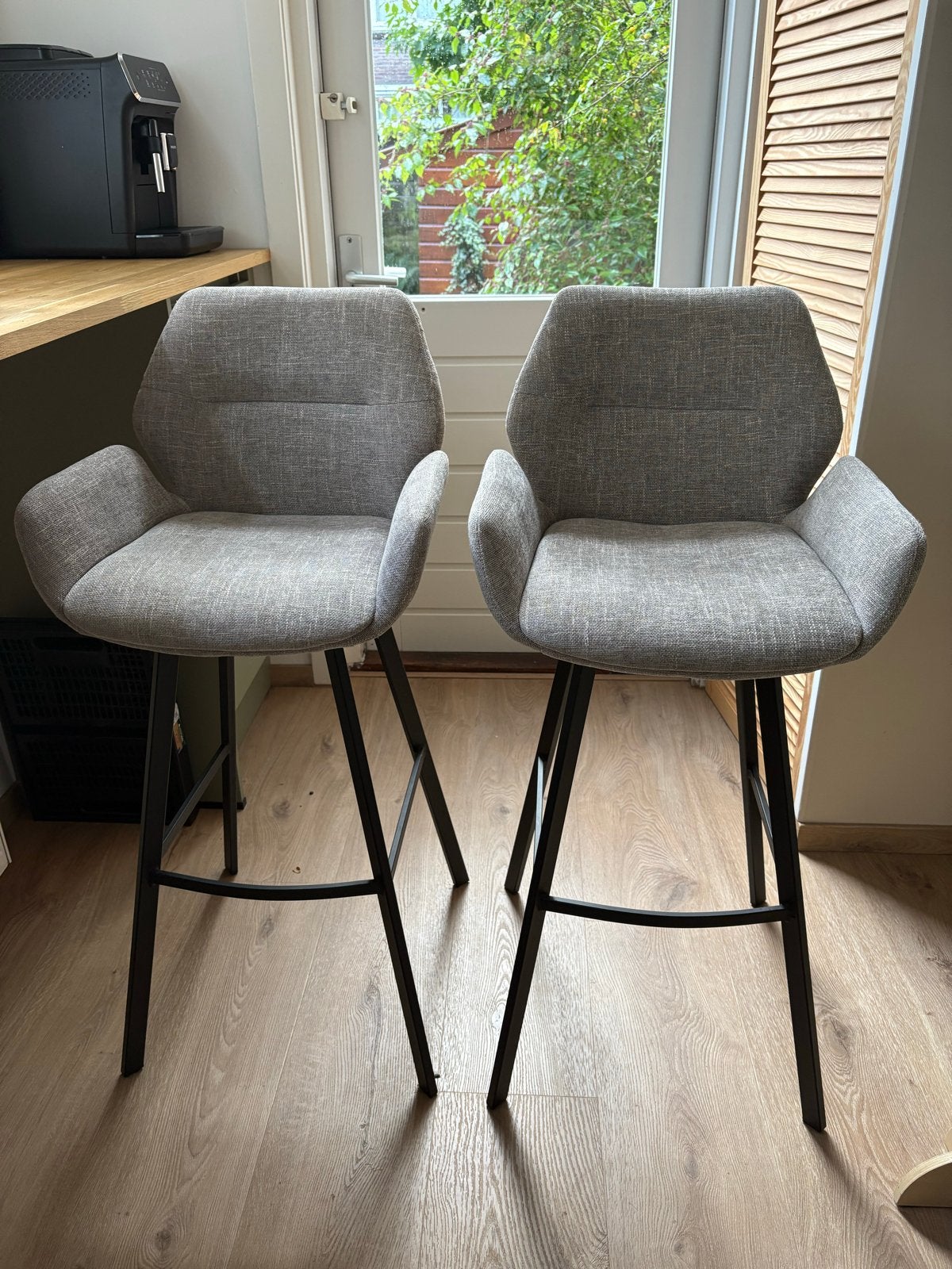 Set van 2 moderne grijze barkrukken van Wehkamp Luca, Ophalen, Draaibaar, Zo goed als nieuw, 90 cm of meer