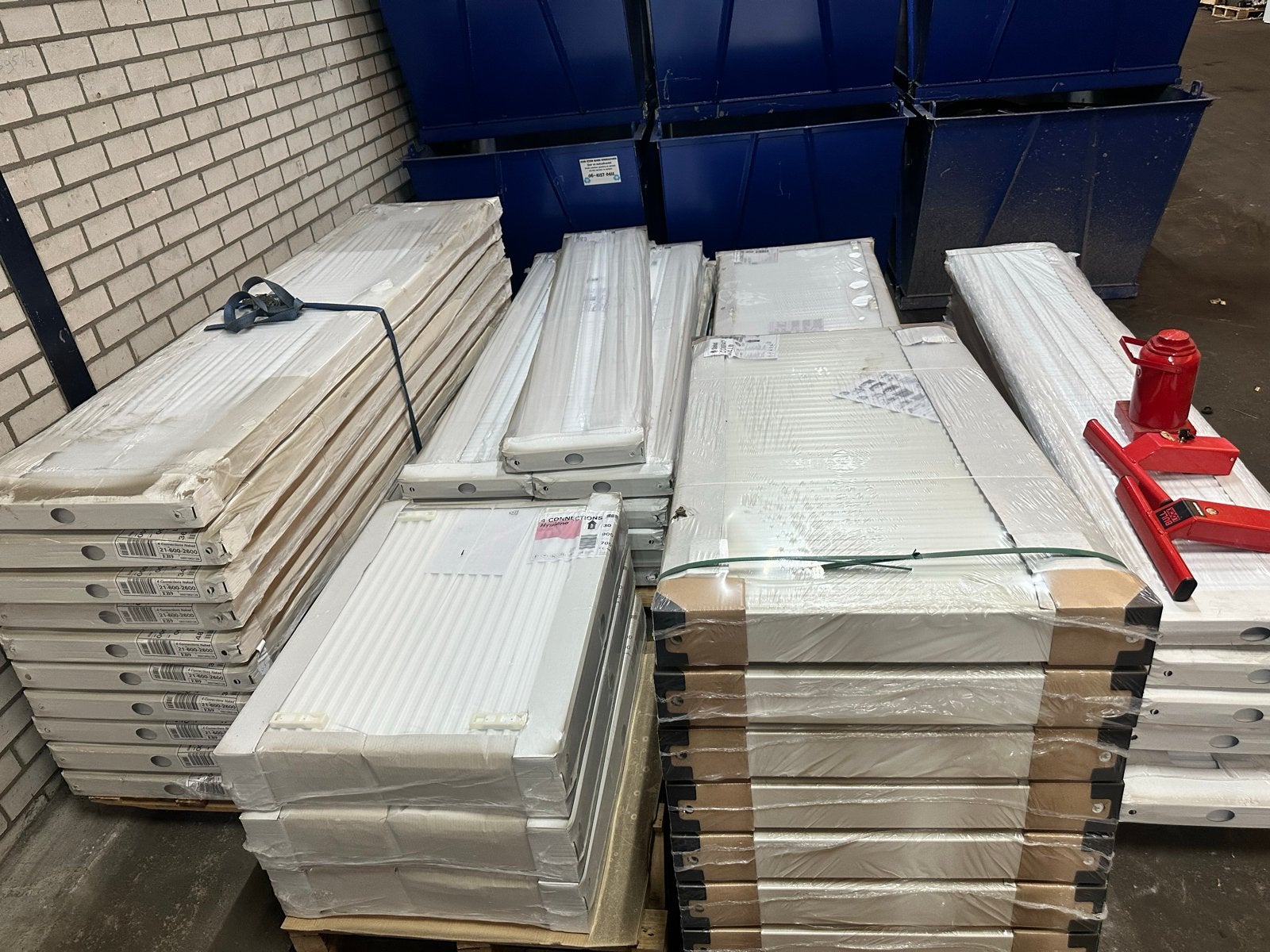 Partij  van ruim 40 Nieuwe Stelrad radiatoren, diverse maten, Doe-het-zelf en Verbouw, Verwarming en Radiatoren, Ophalen, 30 tot 80 cm