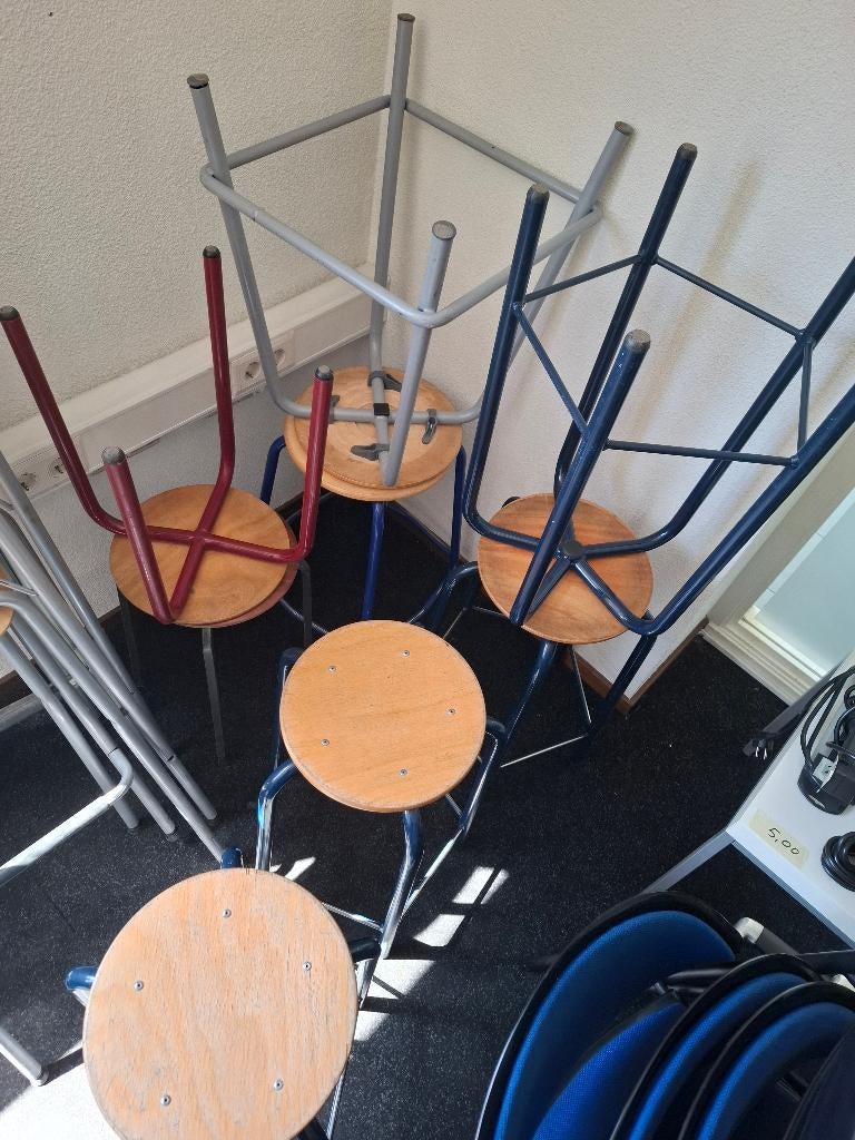 16 krukken, over na verhuizing kleiner pand, Huis en Inrichting, Stoelen, Gebruikt, Vijf, Zes of meer stoelen, Hout, Metaal, Overige kleuren