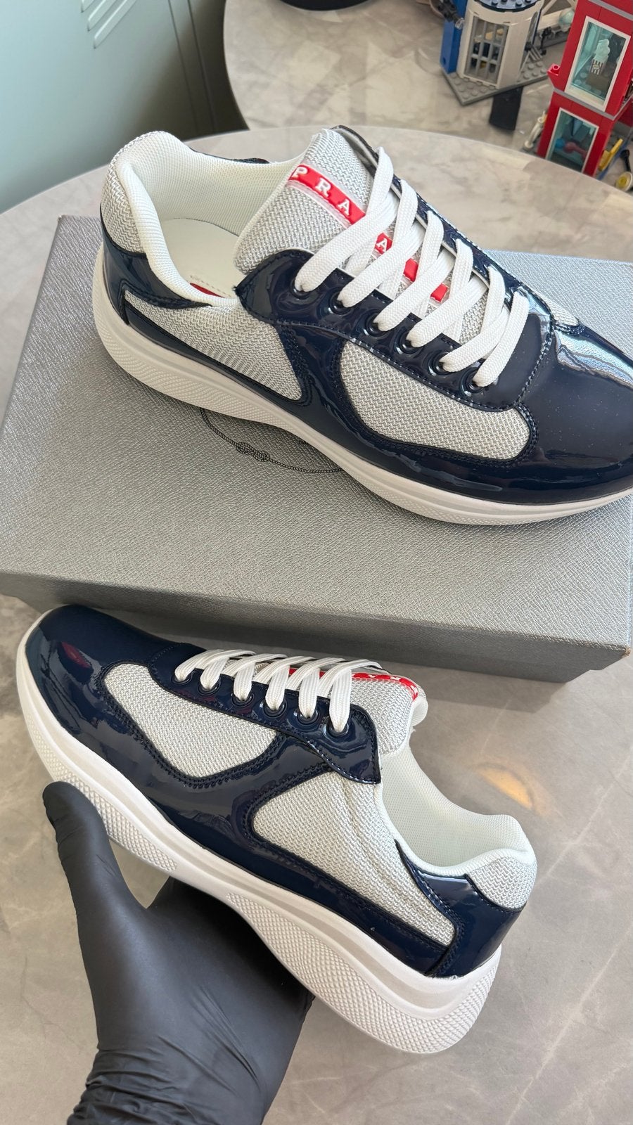 Prada sneakers donkerblauw maat 42 - Nooit gedragen, Kleding | Dames, Ophalen of Verzenden, Nieuw, Blauw, Sneakers of Gympen