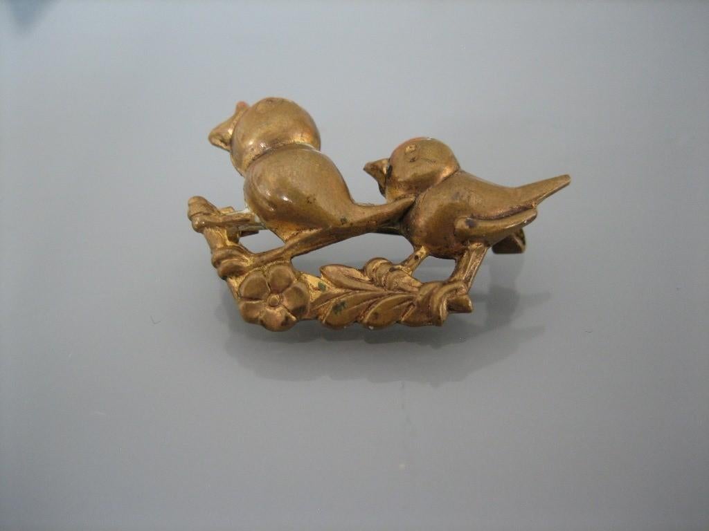 Vintage Broche Twee Vogeltjes op Tak Jaren '50, Verzenden, Gebruikt, Goud, Overige materialen