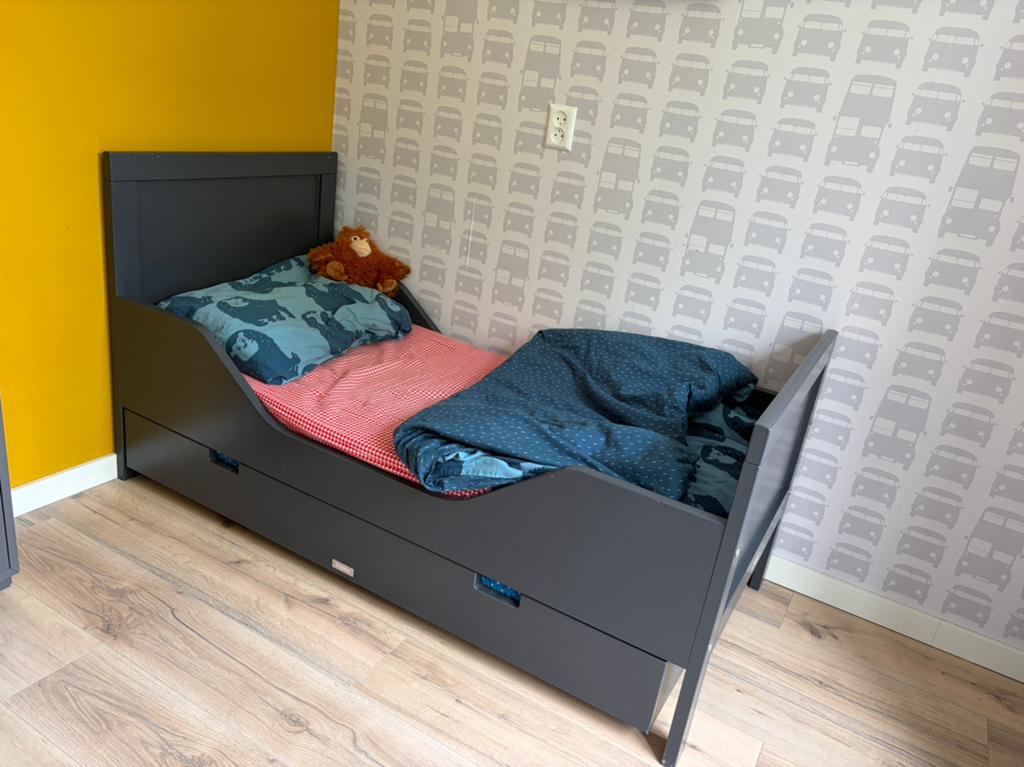 Junior bed Bopita met onderschuiflade en twee matrassen, Ophalen, 70 tot 85 cm, Zo goed als nieuw, Lattenbodem