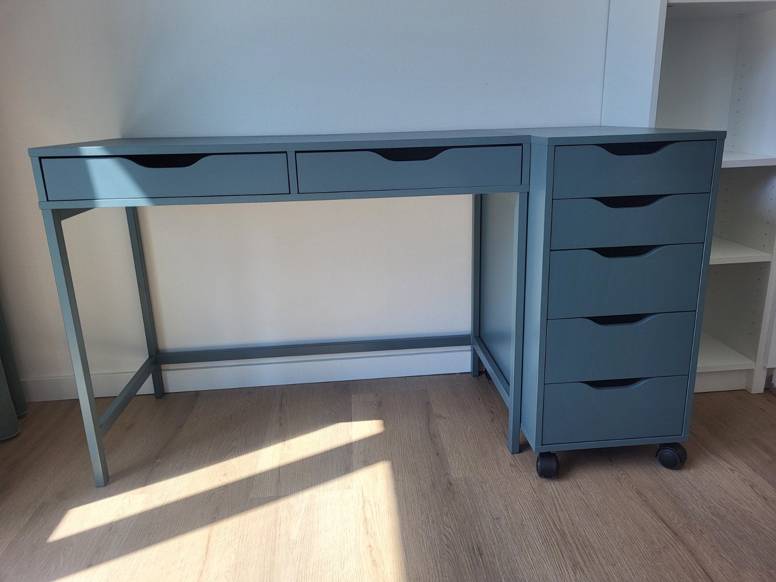 IKEA ALEX Bureau met lades en ladeblok op wielen, Ophalen, Met lades, Spaanplaat of MDF, Zo goed als nieuw