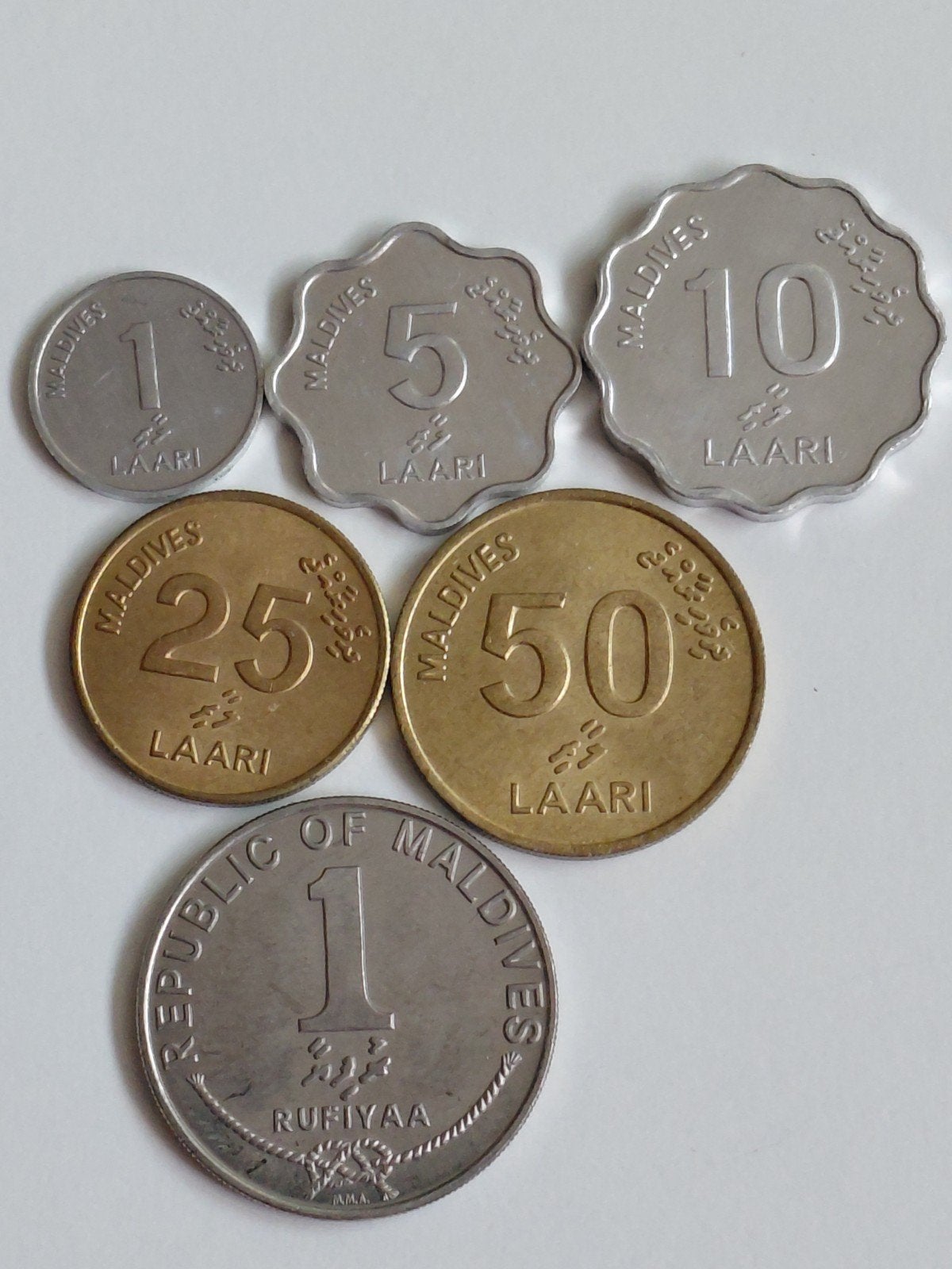 Malediven setje van 1,5,10,25 & 50 Laari + 1 Rufiyaa, Verzenden, Zuid-Azië, Setje