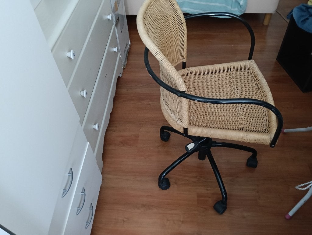 Te koop nette rieten buro stoel!, Ophalen, Gebruikt, Bruin, Rieten